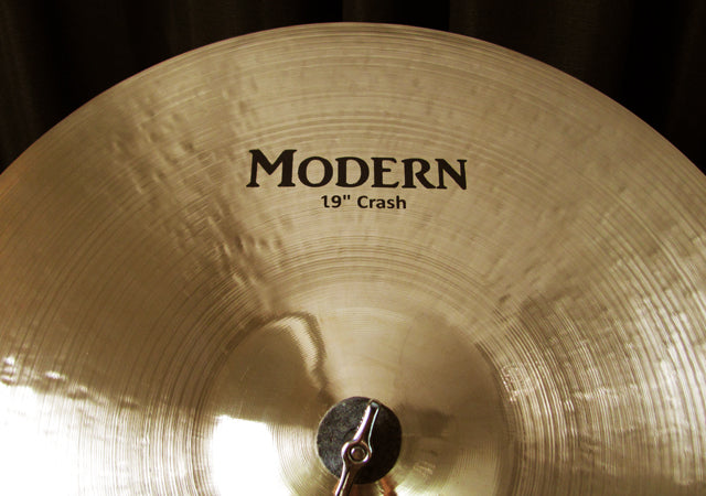 19" Modern Crash